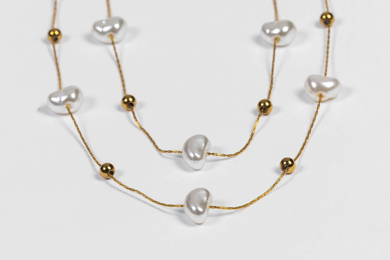 Collana a due fili  con perle bianche