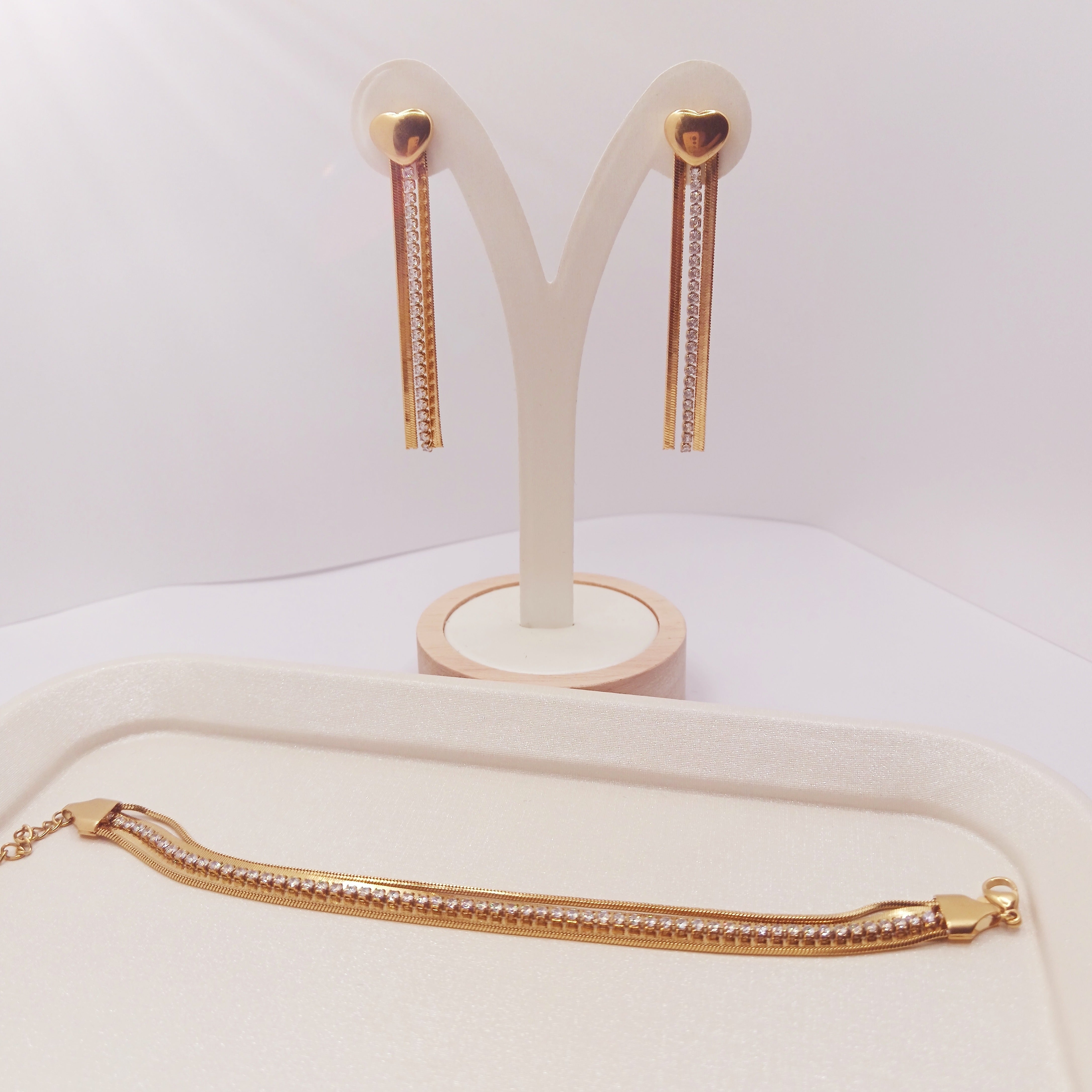 Orecchini Snake Dorati con Catena Tennis