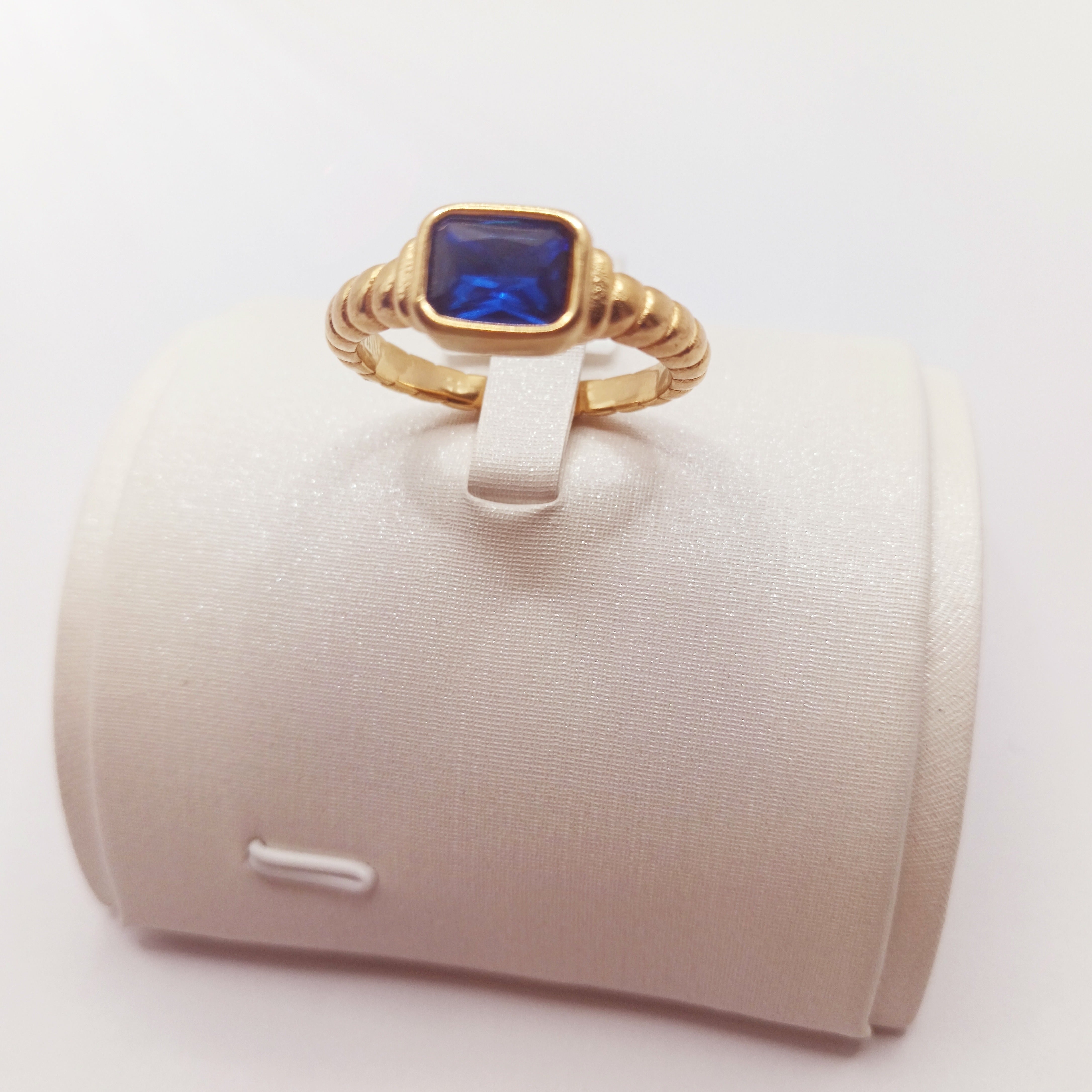 Anello Zaffiro con Pietra Blu